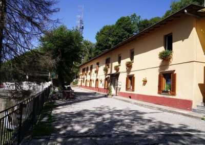 BaitaBondella ComoBrunate esternofiori12 scaled 1